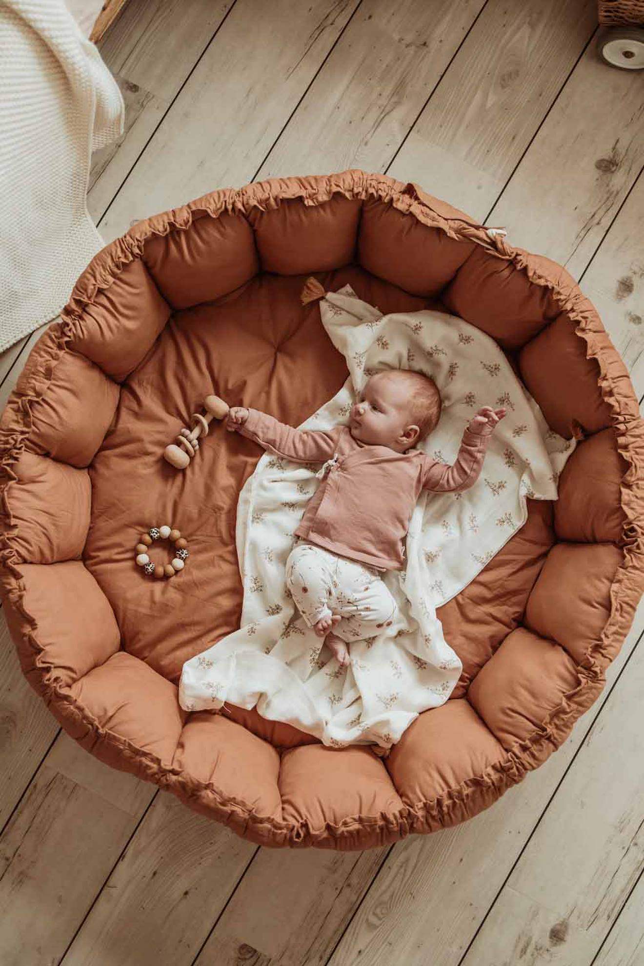 Tapis d'éveil & sac à jouets 3 en 1 bloom en coton marron foncé