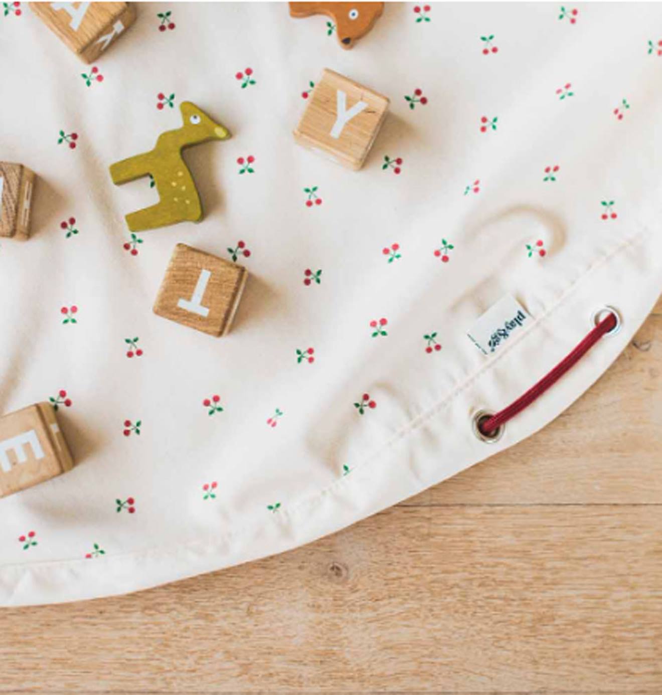 Tapis et sac de rangement cherry rose