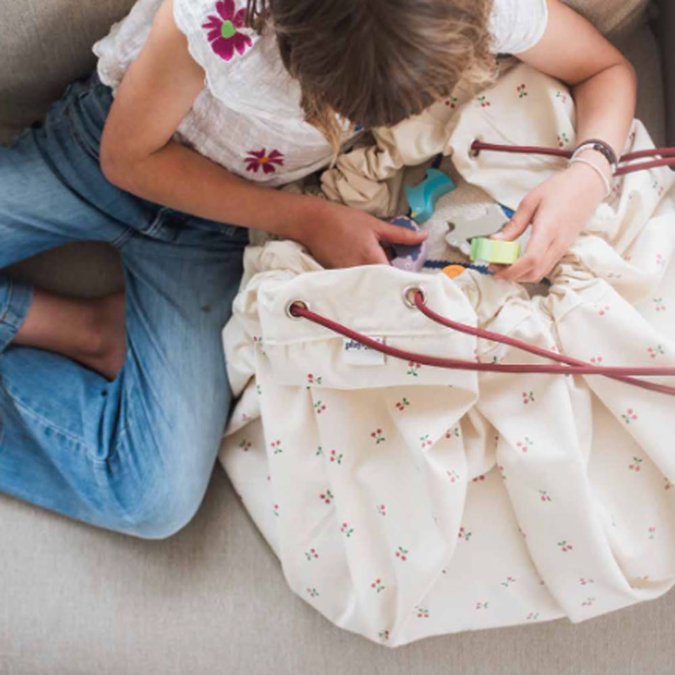 Tapis et sac de rangement cherry rose