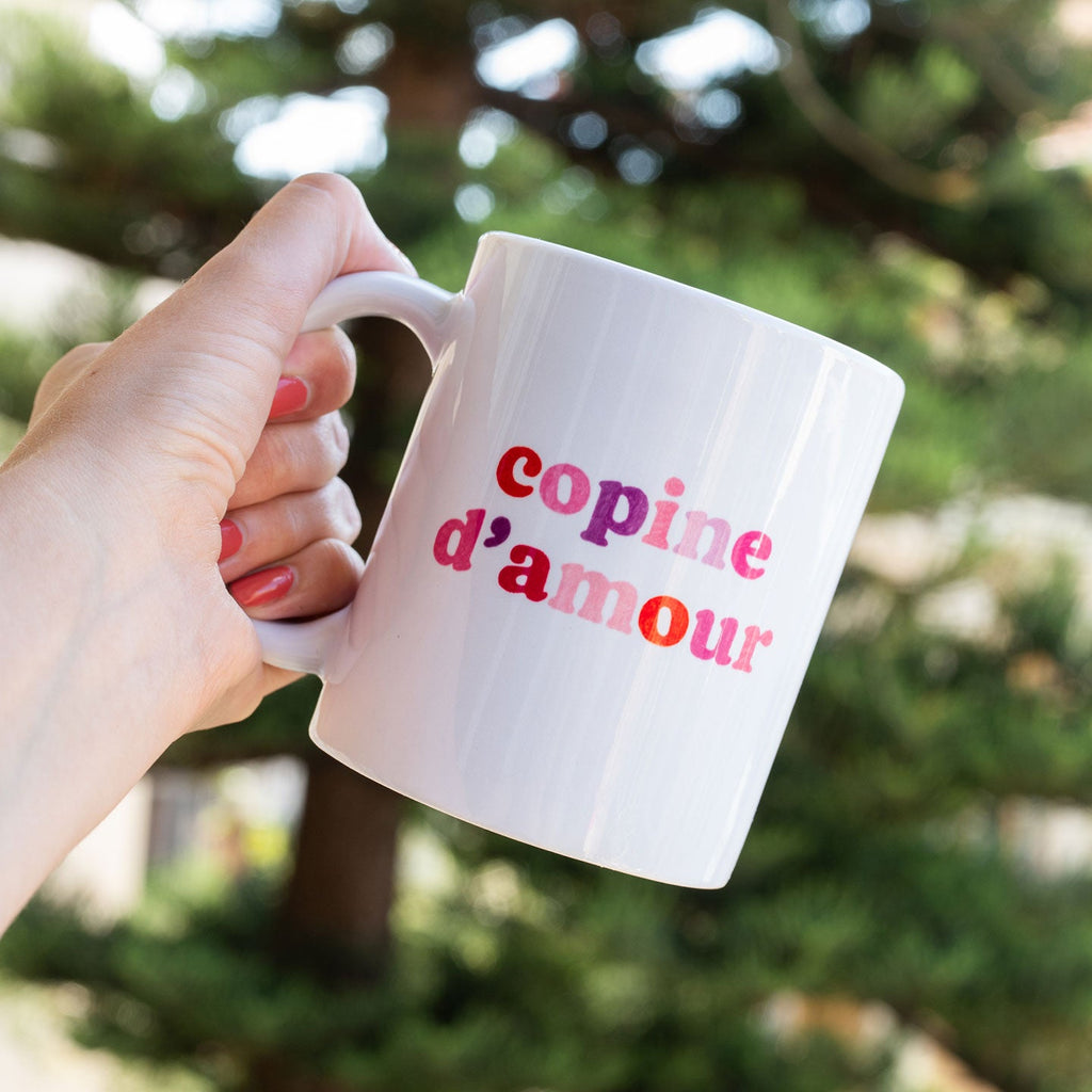 Mug Copine d'amour avec motif cœur sur fond blanc