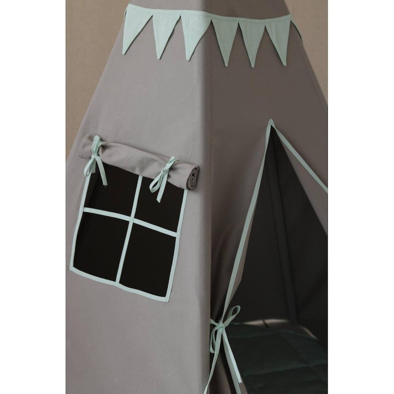 Tente tipi avec guirlande et tapis gold star en lin gris