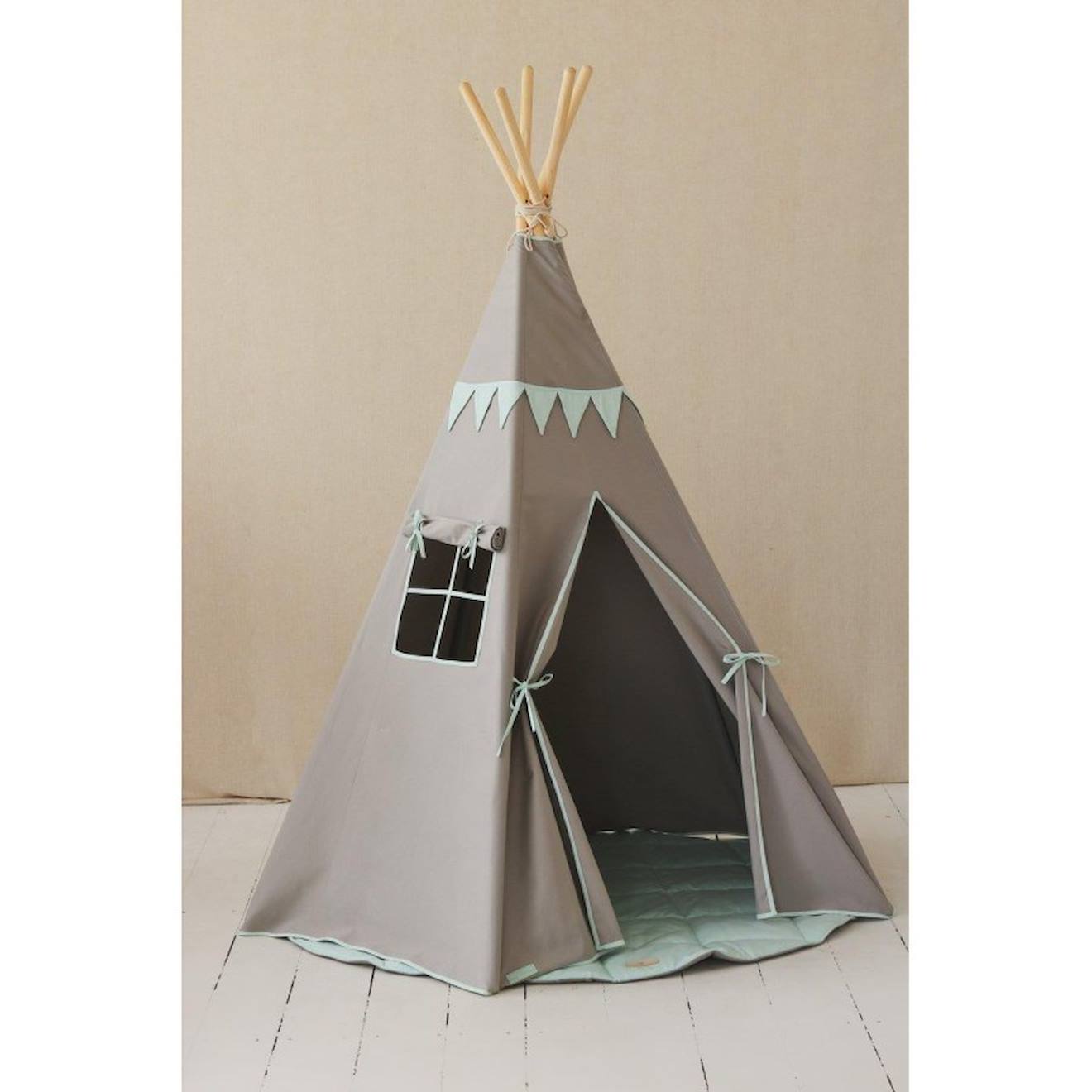 Tente tipi avec guirlande menthe en coton vert