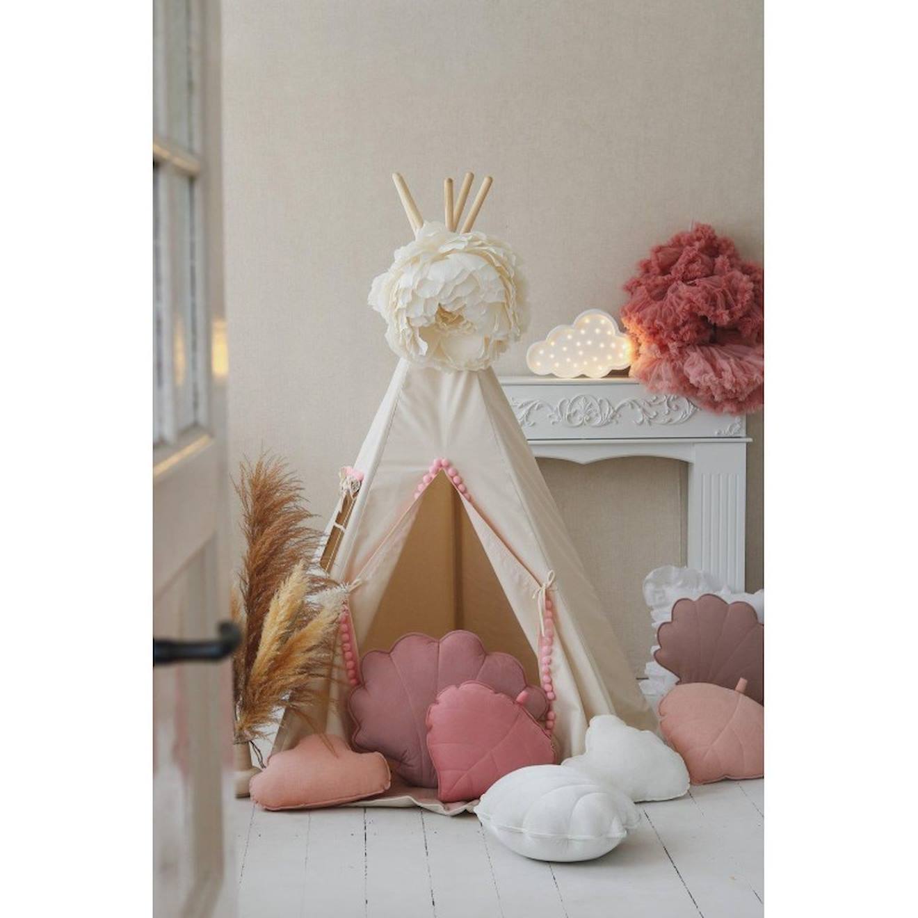 Tente tipi avec pompoms en coton beige