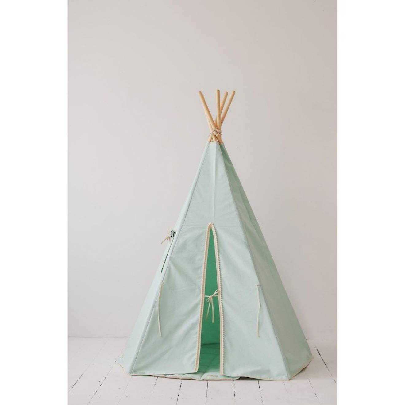 Tente tipi avec pompoms et tapis menthe en coton vert