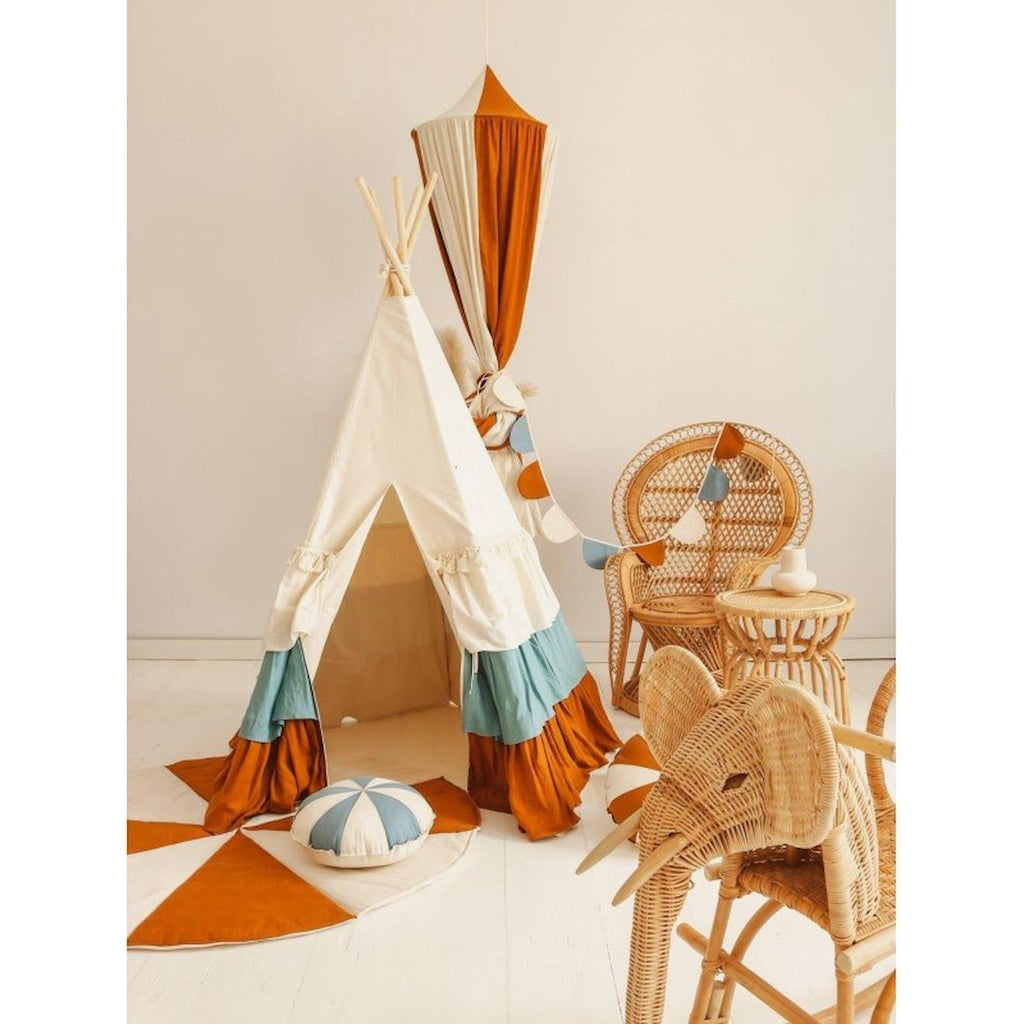 Tente tipi cirque avec volants en lin et coton beige