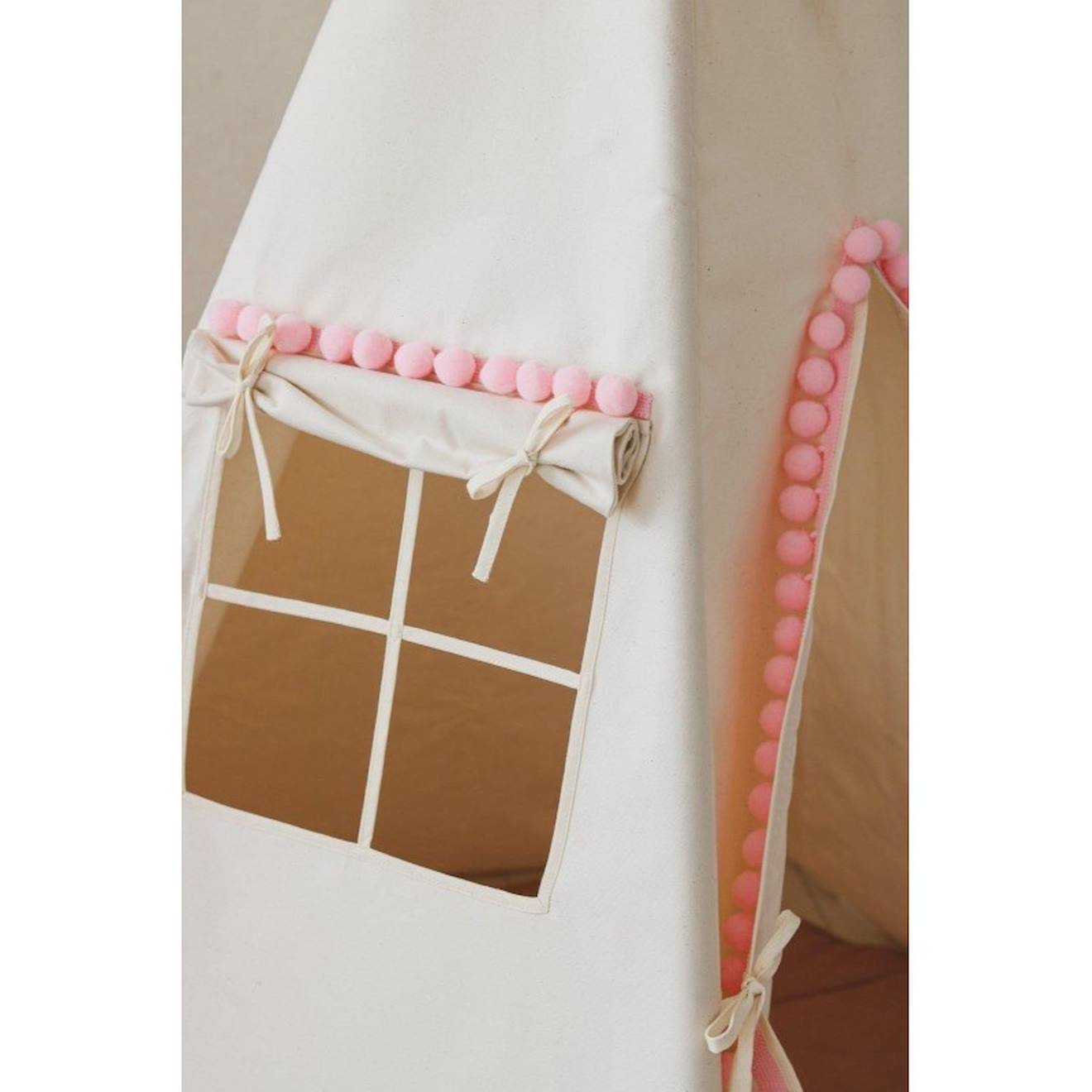 Tente tipi fluffy pompoms avec tapis en coton beige