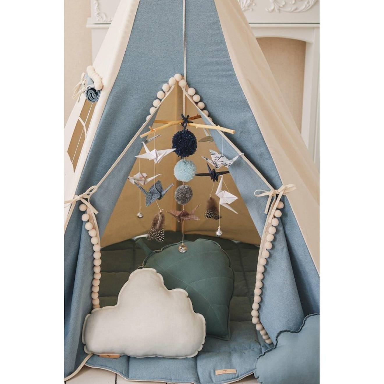 Tente tipi jean avec pompoms en coton bleu
