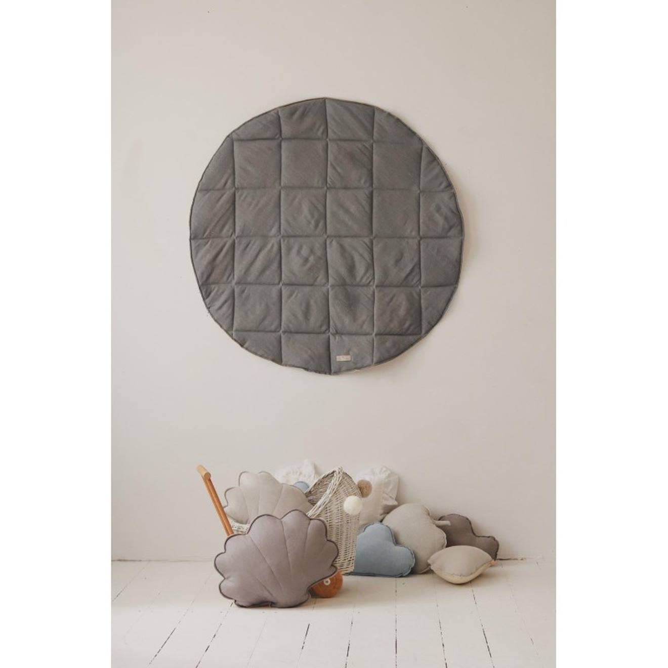 Tente tipi pompoms avec tapis en coton beige