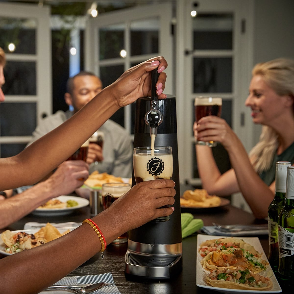 Tireuse à bière pour canettes et bouteilles
