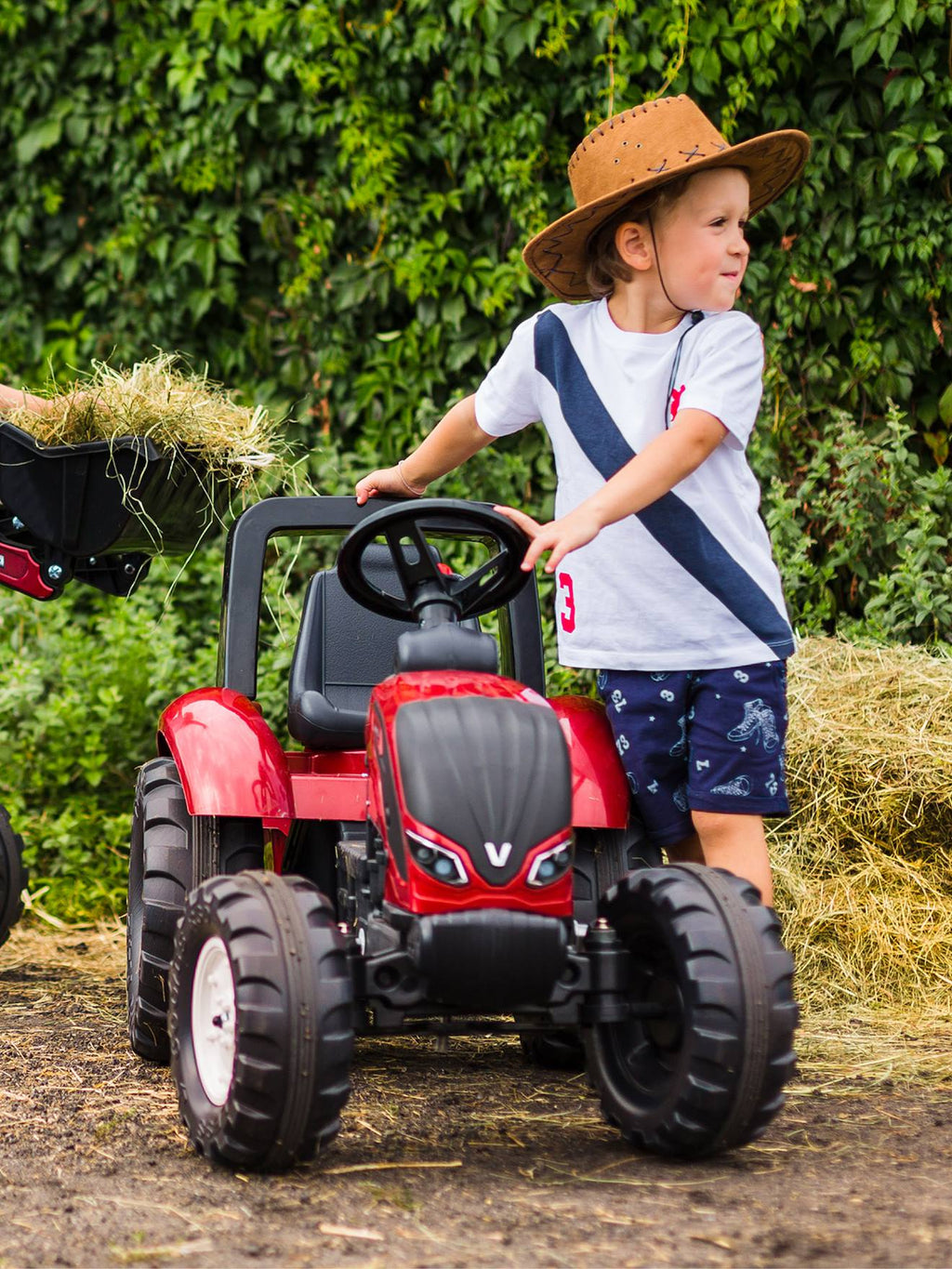 Tracteur à pédales avec remorque rouge nacré