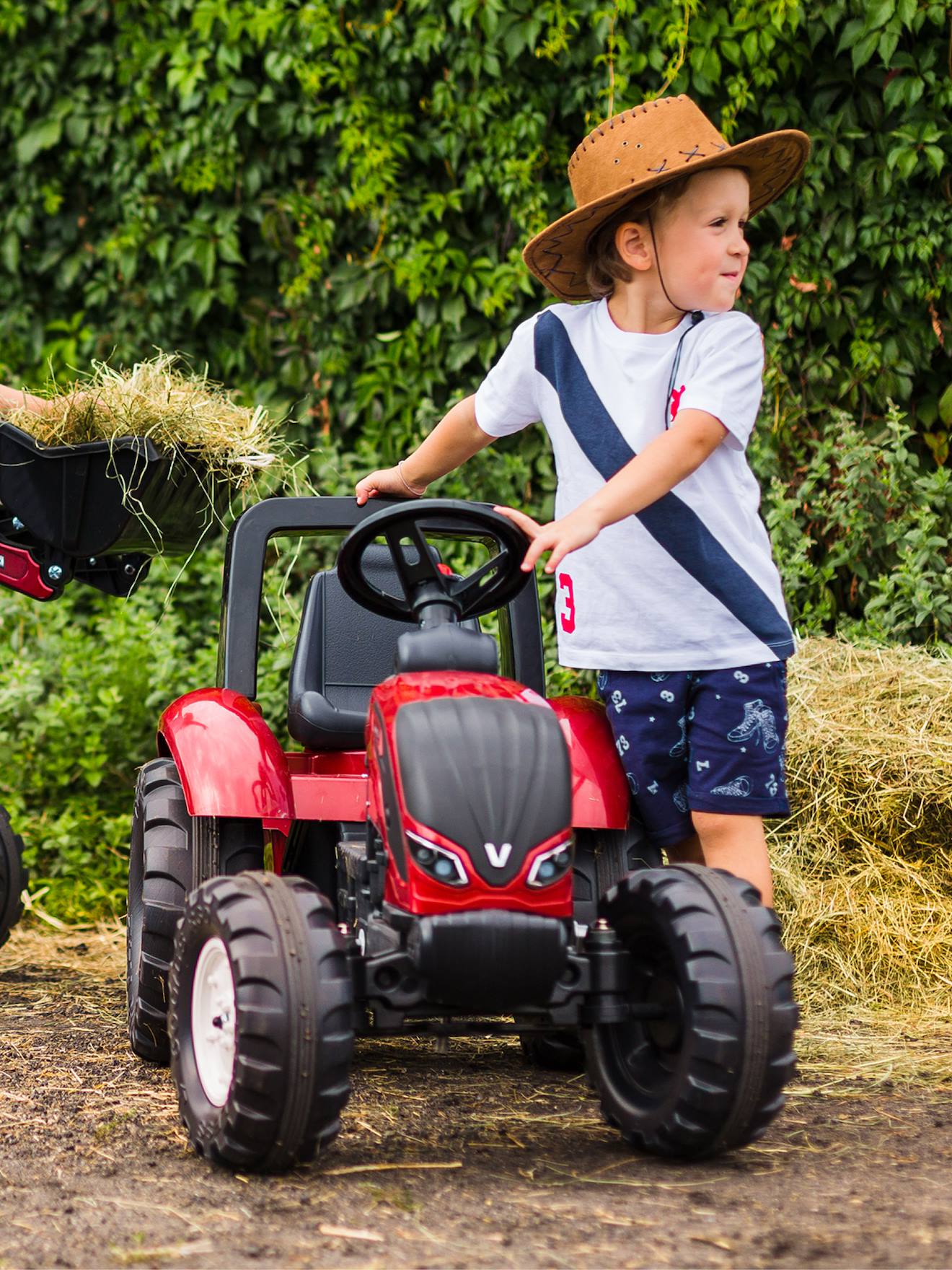 Tracteur à pédales avec remorque rouge nacré