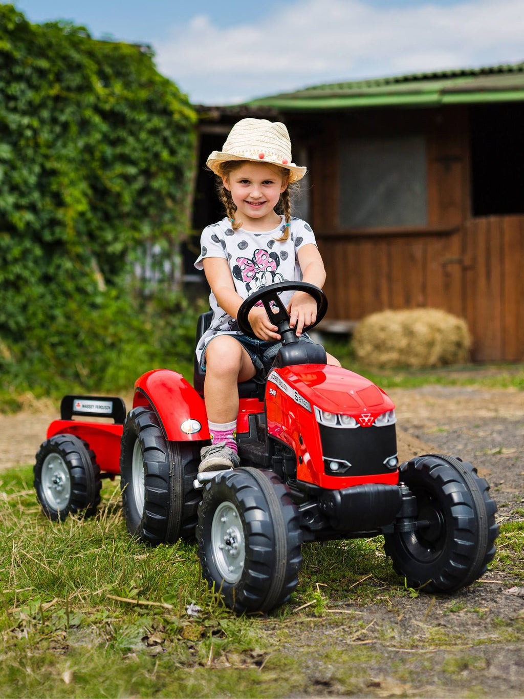 Tracteur à pédales avec remorque rouge massey ferguson