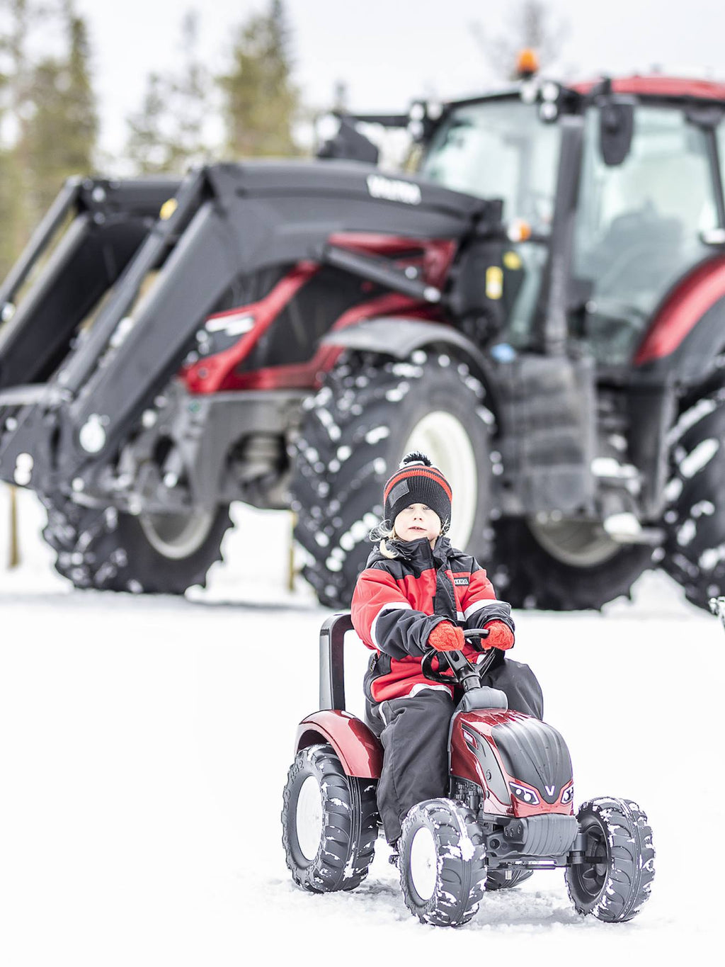 Tracteur à pédales avec remorque rouge nacré