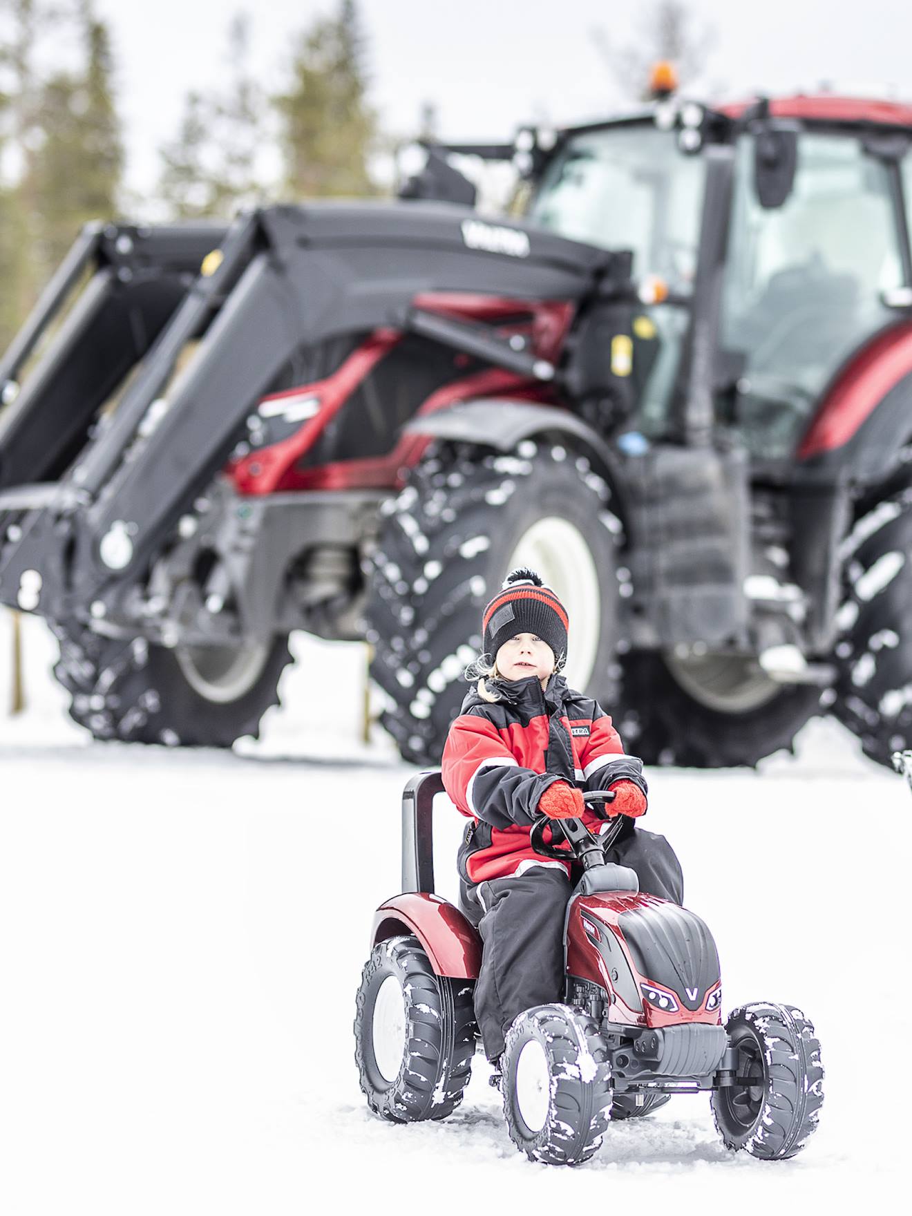 Tracteur à pédales avec remorque rouge nacré