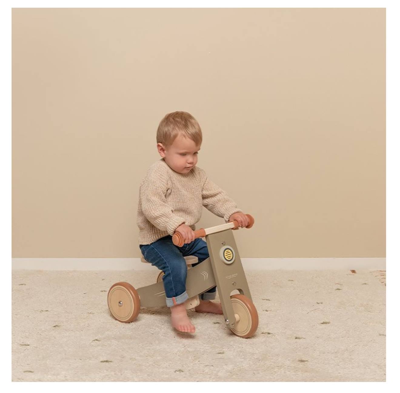 Tricycle en bois vert