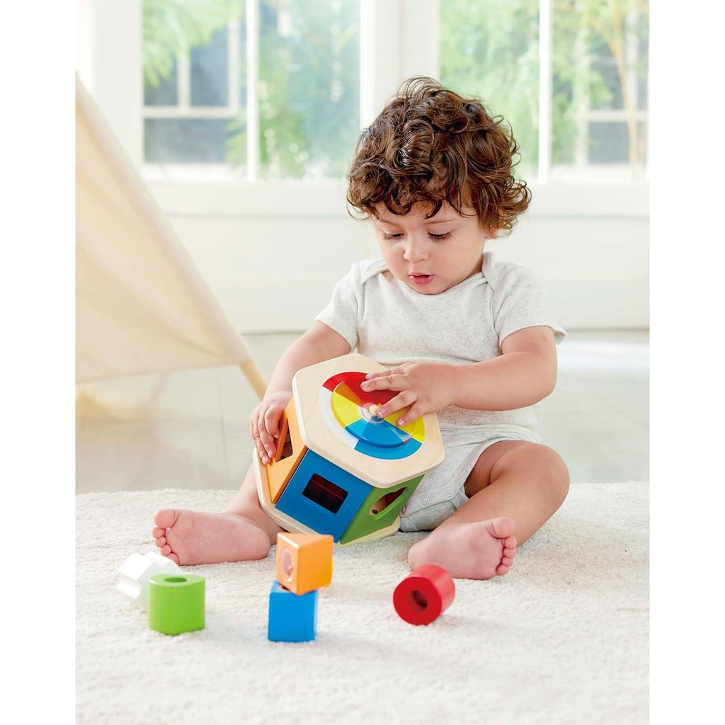 Trieur de formes en bois multicolore