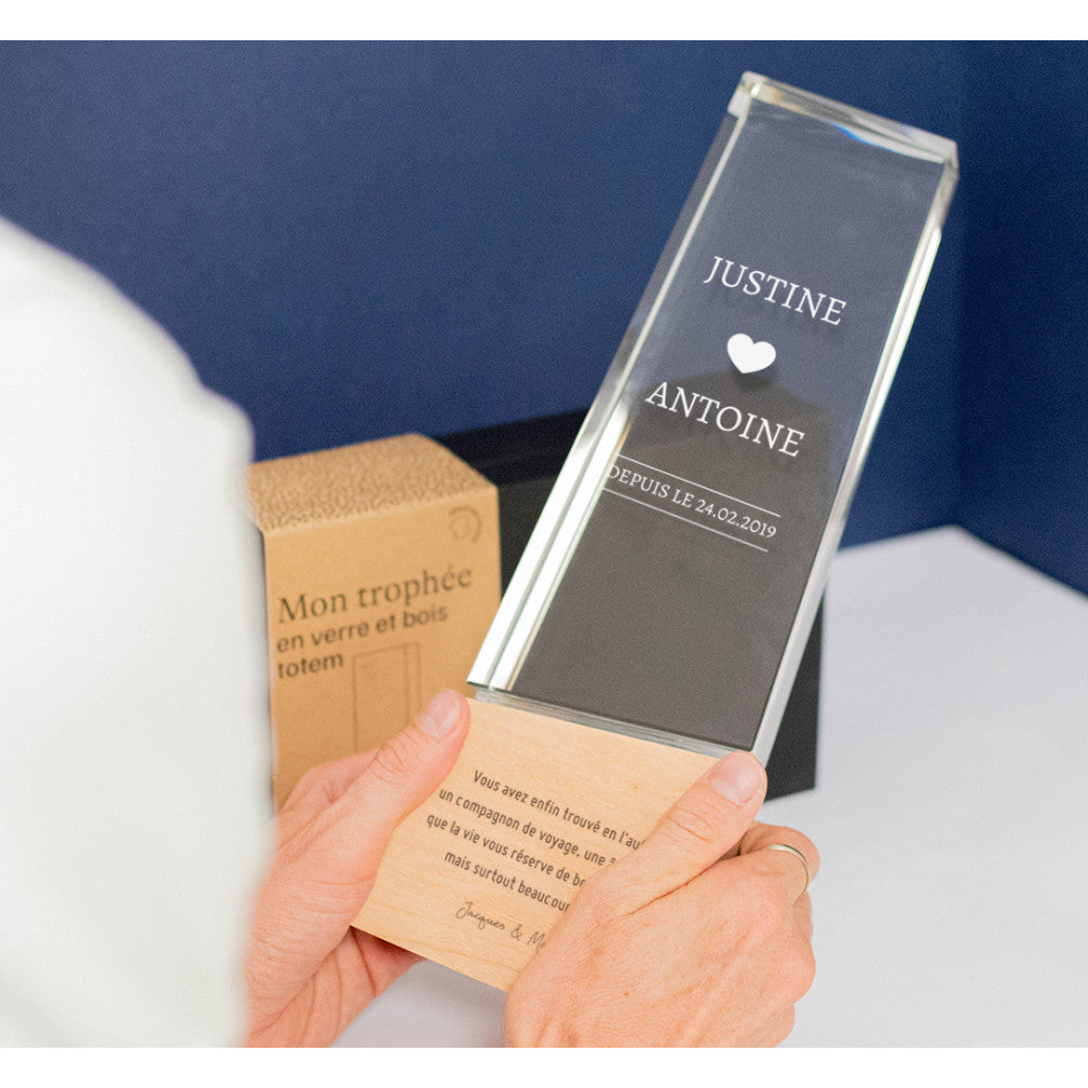 Trophée Totem en Verre et Bois Amoureux à Personnaliser - Trophée Personnalisé