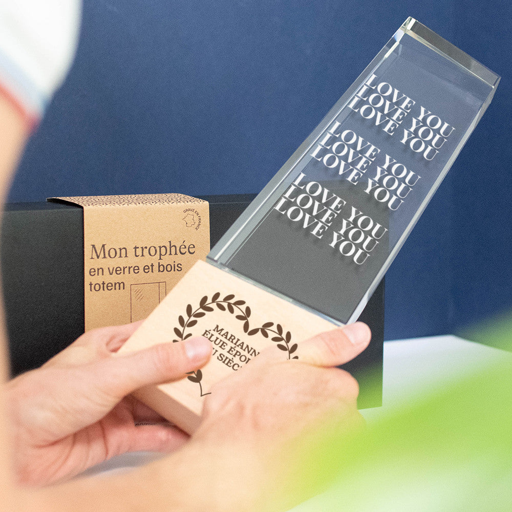 Trophée Totem en Verre et Bois Love à Personnaliser - Trophée Personnalisé