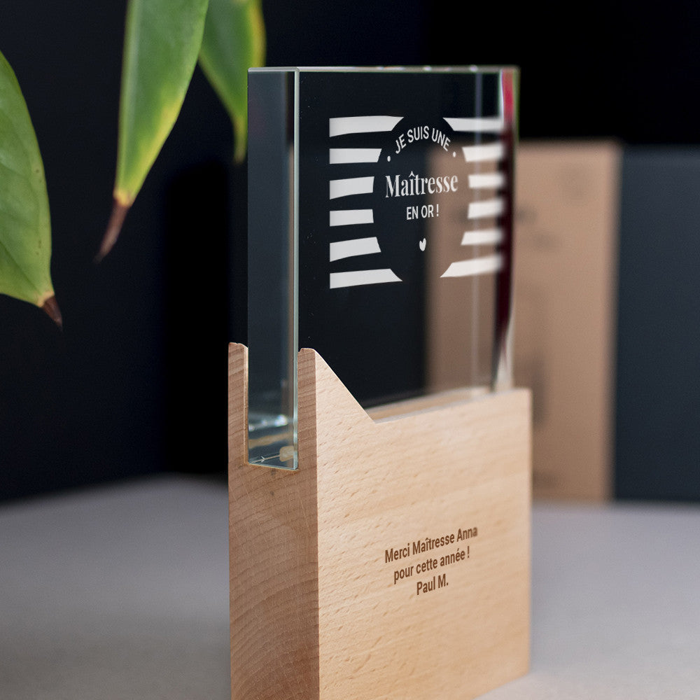 Trophée en Verre et Bois Maître.sse en Or à Personnaliser - Trophée Personnalisé
