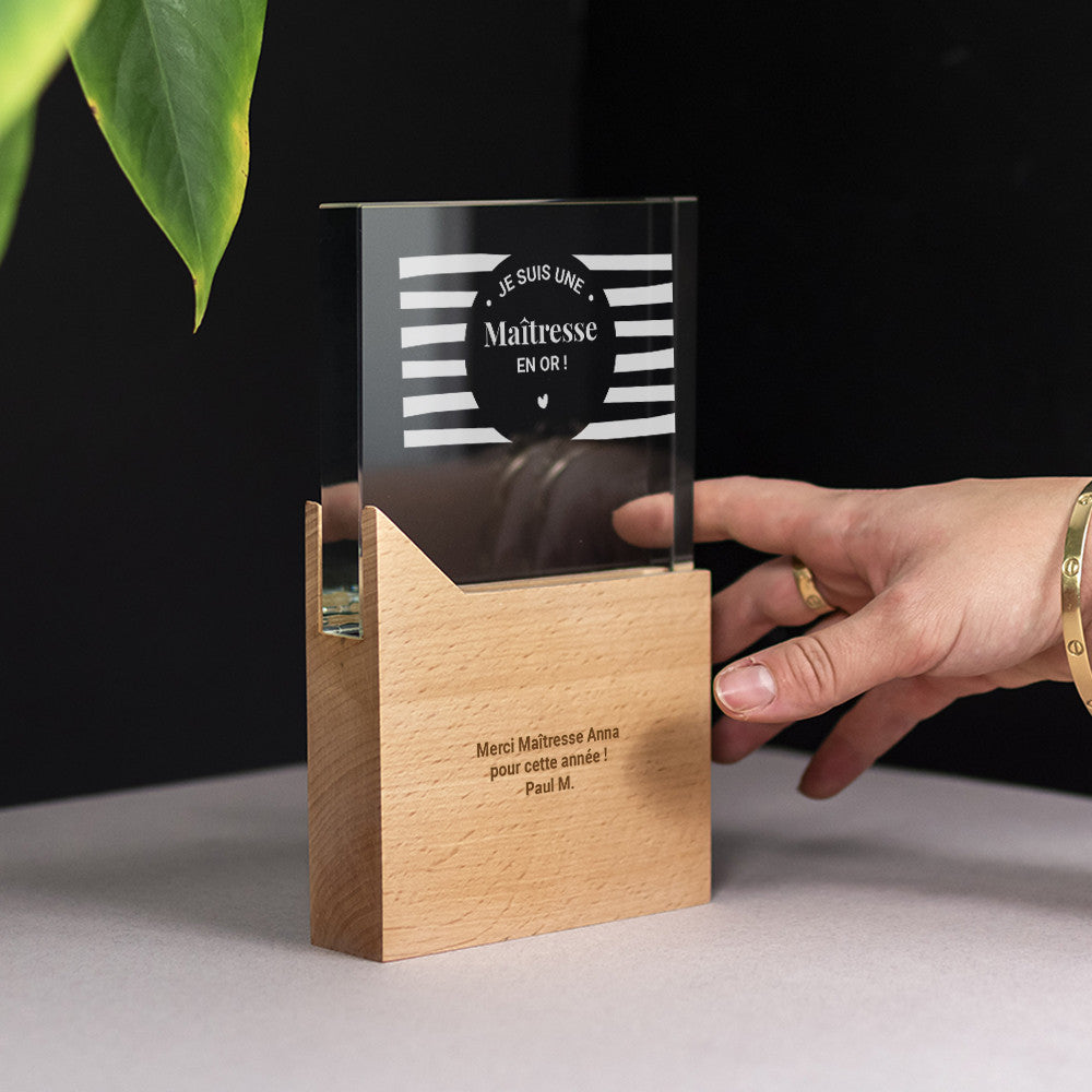 Trophée en Verre et Bois Maître.sse en Or à Personnaliser - Trophée Personnalisé