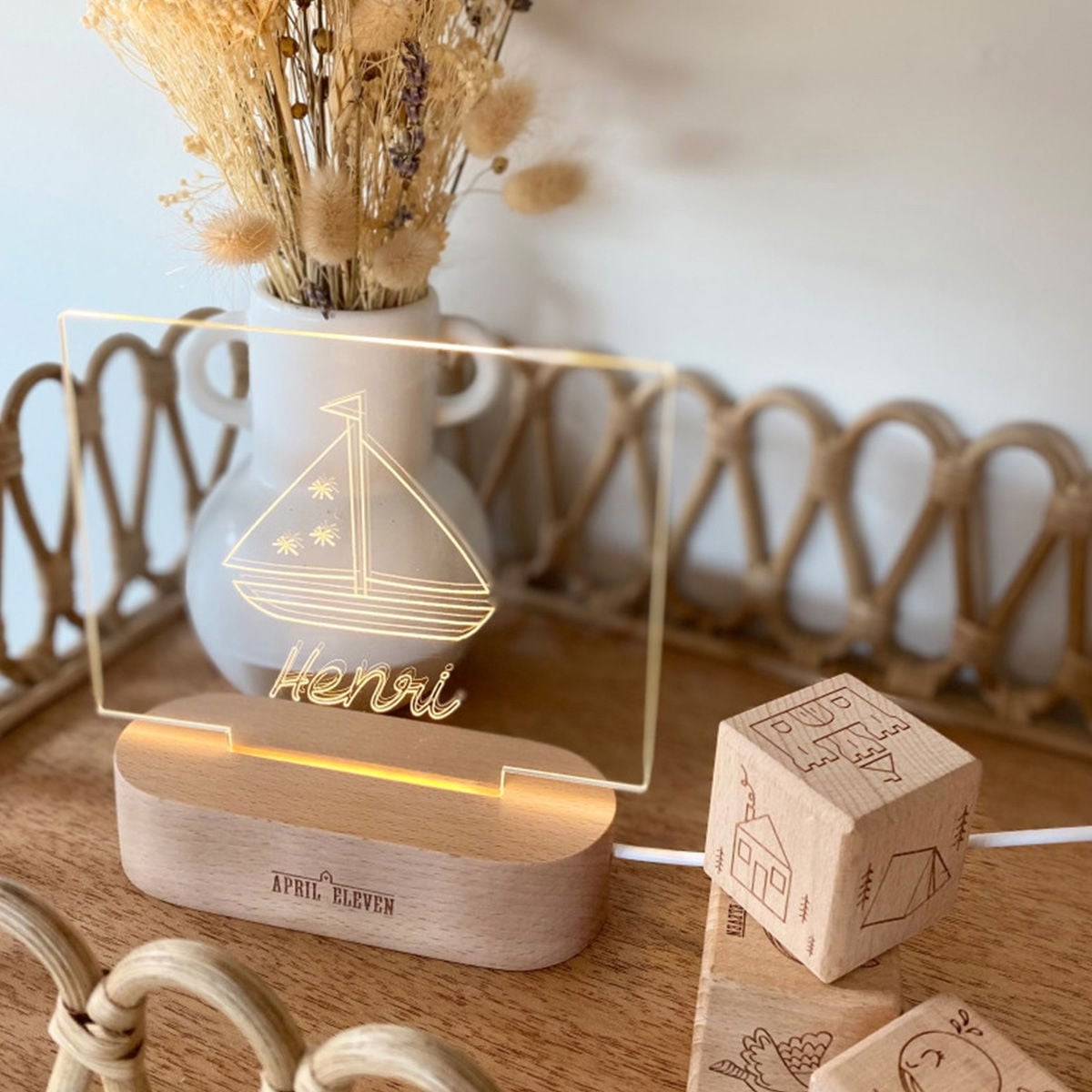 Veilleuse en bois personnalisée avec prénom – Lampe LED douce