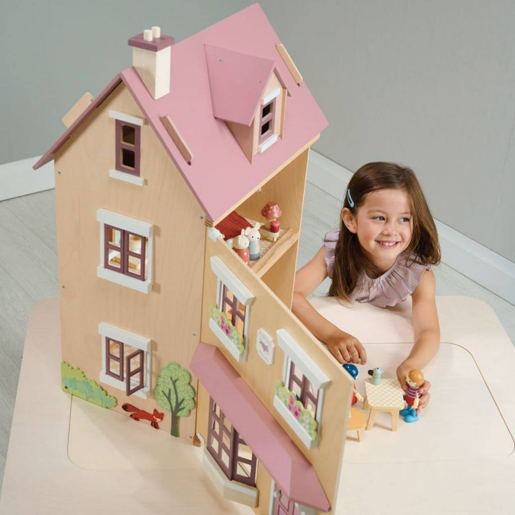 Villa rose, beige, blanc